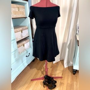 2 for $15 or MAKE AN OFFER! Old Navy XS NWOT off shoulder black Summer dress.